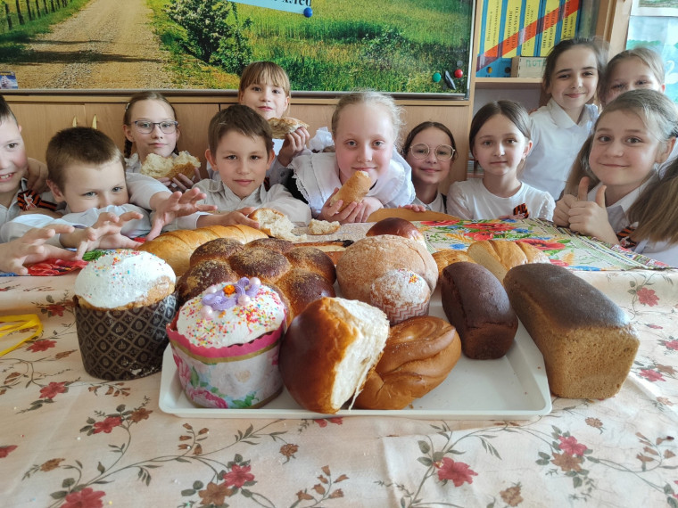 «КАК ХЛЕБ ПРИХОДИТ К НАМ В ДОМ».